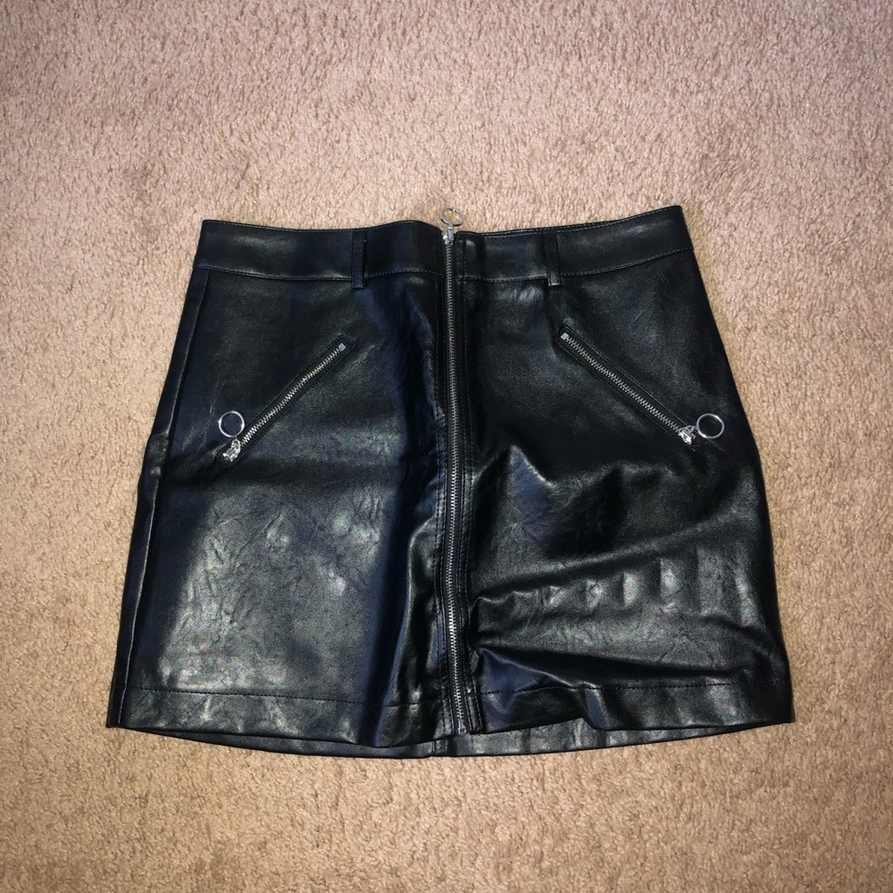 Forever 21 Women’s Leather Skirt M